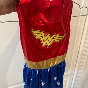 WONDERWOMEN SIZE LARGE DOG COSTUME BUNDLE  top to bottom 23" pit to pit 13" bund
